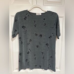 Natchez Vivace Women's M Short Sleeve Top Gray w/Black Floral Metallic Accent